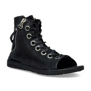 37/6.5-7 EUC AS98 RHETT/REGAL GLADIATOR FLAT SANDAL IN BLACK.